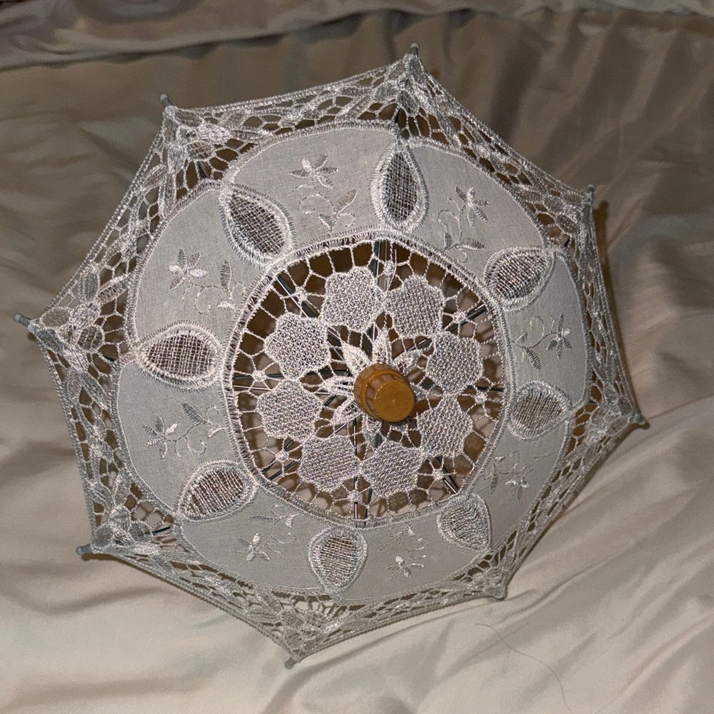 *NEW*Elegant Lace Parasol with Wooden Handle